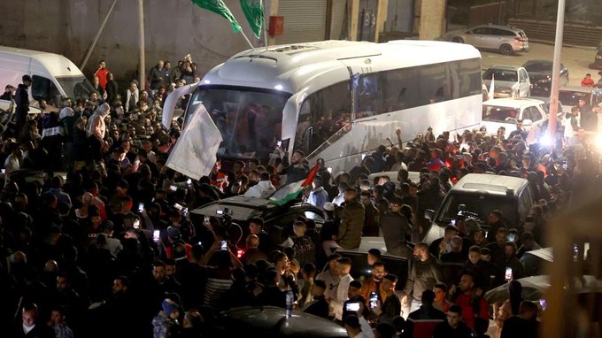 Hemasê 13 dîlên Îsraîlî û 7 dîlên biyanî berdan