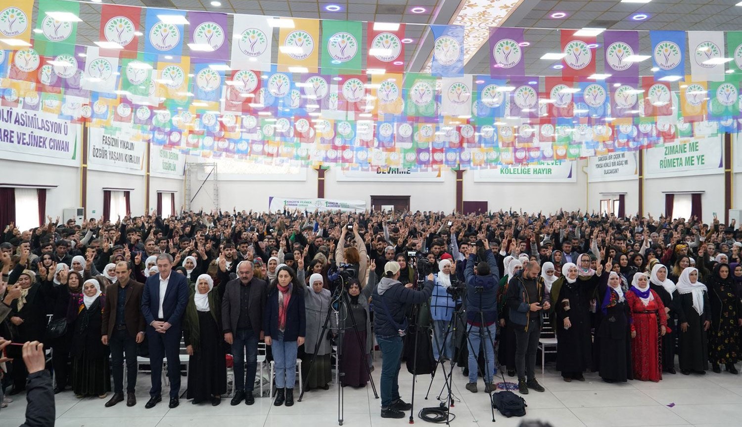 Li Amedê 42 endamê DEM Partîyê hatin desteserkirin