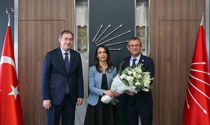 Hevserokên DEM Partîyê serdana CHPê kirin û peyama hevkariyê dan!