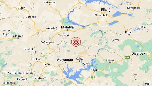 Li Semsûrê erdhejeke bi hêz çêbû: Xelk derket derveyî malan