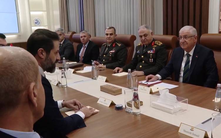 Qubad Talabanî û wezîrê bergiriyê yê Tirkiyê Yasar Güler hevdîtinekî kirin