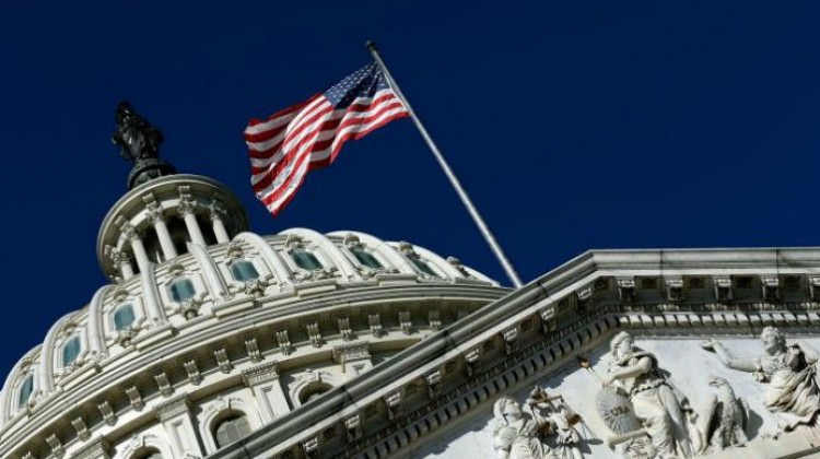 Hikûmeta Amerîkayê vedibe, 800 hezar karmend dest bi kar dikin