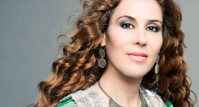 Xwe xist sûna Hozan Canê ya zindanîkirî û bi CDyên wê jî distre