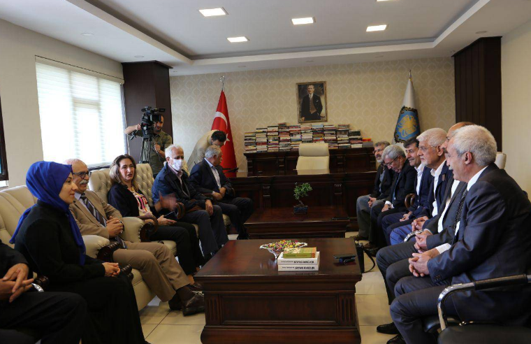 Partiyên 'Tifaqa Kurdî' serdana saredariya Amedê kirin