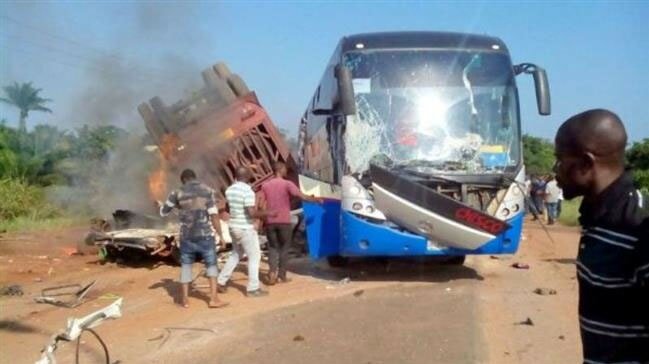 Otobusa rêwiyan û TIR li hev qelibîn: 19 kesan can da
