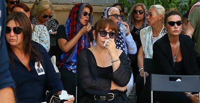 Bavê hunermend Sezen Aksu yê sipartin xaka sar