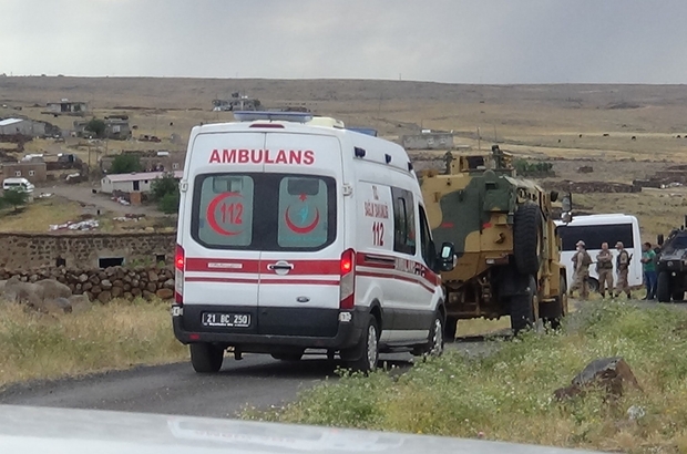 Li ser çêrandina hewanan li hev dan: 1 kustî û 1 birîndar