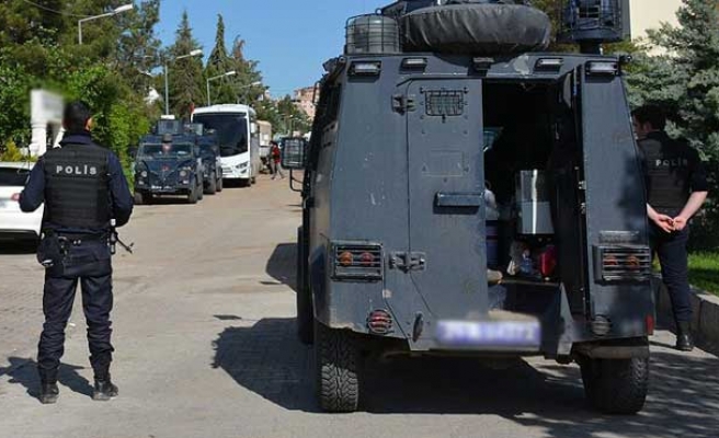 Bi hinceta kustina 2 polîsan 54 kes ji malbatekê hatin binçavkirin