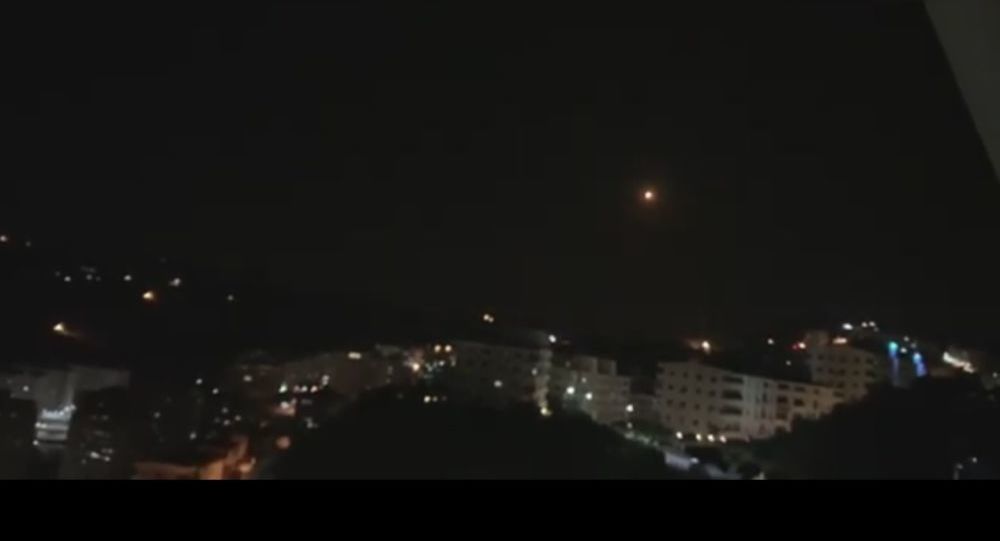 SANA: Balafirên Îsraîlê hin taxên Samê û baregehên leskerî yên li Humsê kirin armanc