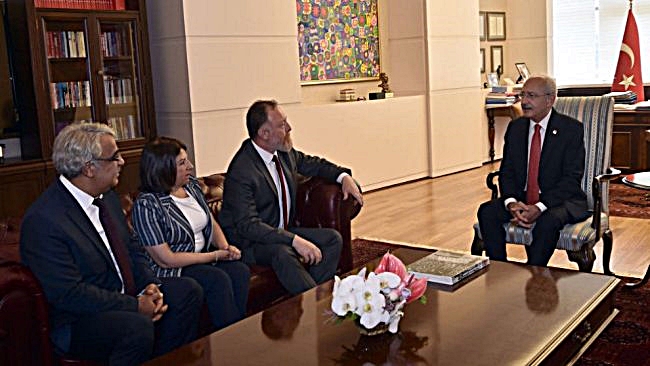 Sanda HDPê li navenda CHPê serdana Kilicdaroglu kir