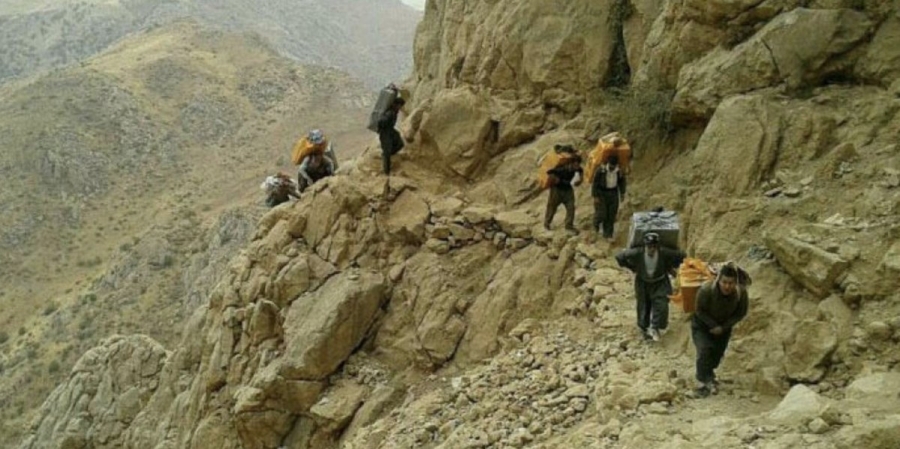 Iran askerleri bir Kürt Kolberi öldürdü!