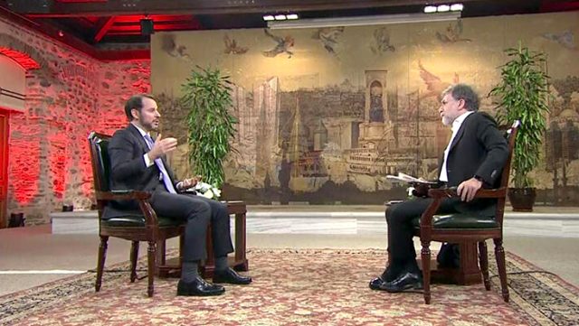 Albayrak'tan kurdaki dalgalanmaya yanit: Dolarla mi maas aliyorsunuz?