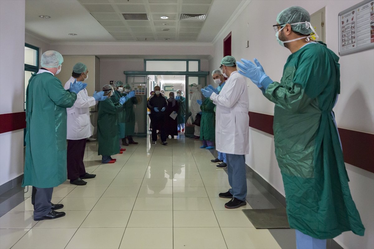 Diyarbakir'da 346 saglik çalisanina Kovid-19 tanisi kondu