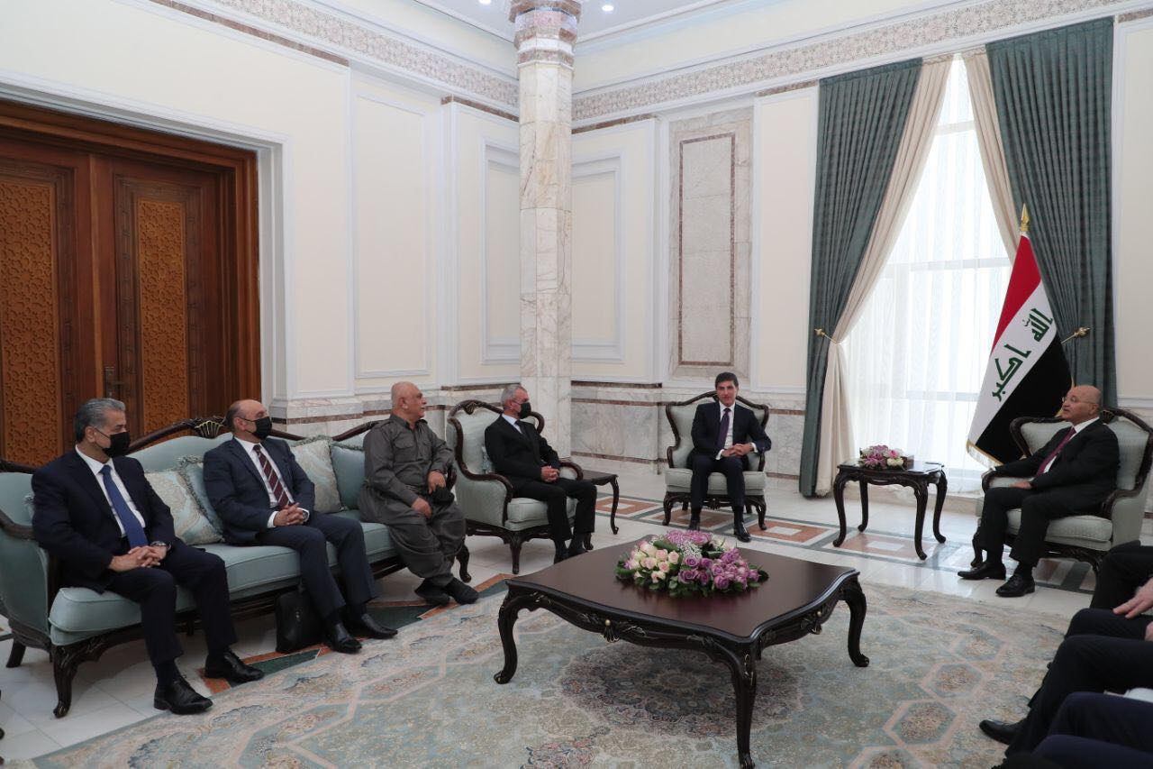 Neçirvan Barzani, Salih ile 'Irak Anayasasi'ni görüstü