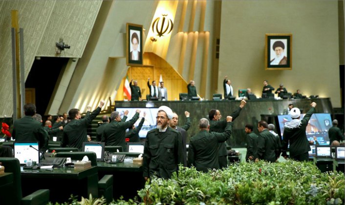 Parlamena Îranê projeyasaya pêsxistina xebatên nukleerî pesend kir