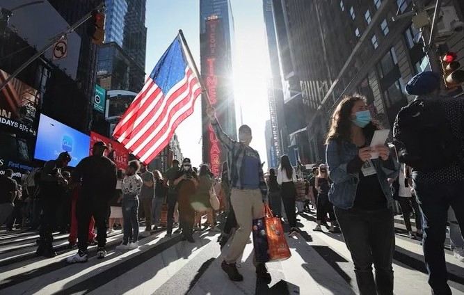 ABD halki sokaga döküldü: Biden’in zaferi kutlaniyor