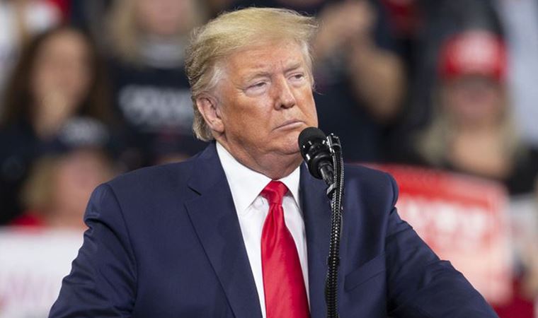 Trump, karsi çiktigi ekonomik yardim paketini imzaladi