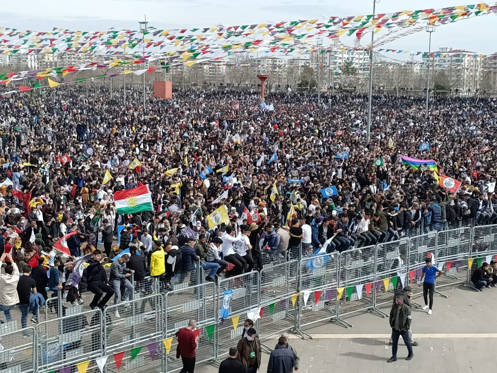 Diyarbakir’da Newroz kutlamasi basladi
