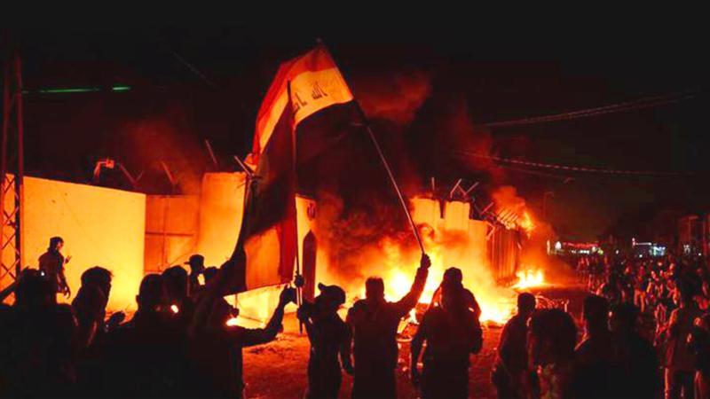 Irak’ta protestolar yeniden alevlendi: Iran Konsoloslugu atese verildi!