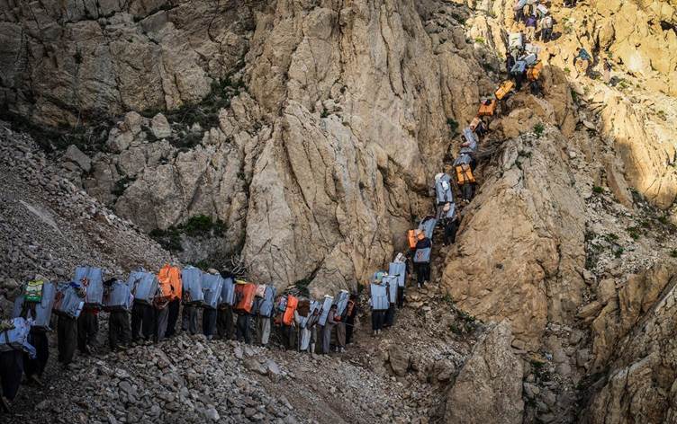 Iran güvenlik güçleri bir Kürt kolberi daha katletti!