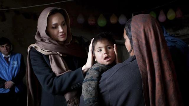 Angelina Jolie’den ‘Afganistan’ yorumu: Bir Amerikali olarak utaniyorum!