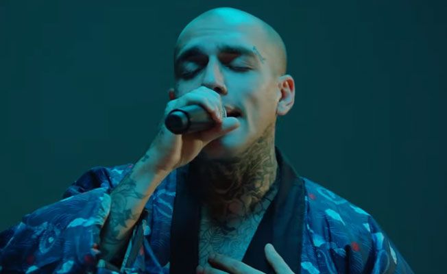 Ezhel: Dikta rejimin farkinda olun ve Türkiye'ye tatil amaciyla gitmeyin!