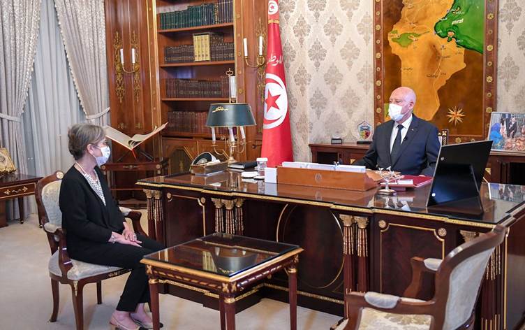 Tunus'ta bir ilk: Hükümet kurma görevi bir kadina verildi