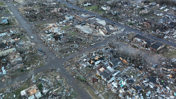 ABD’de kasirga felaketi: 100’e yakin kisi hayatini kaybetti!