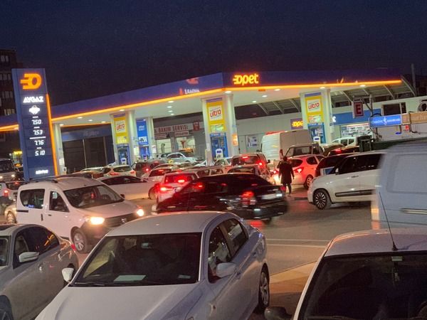 AKP’li vekilden yakit kuyrugu hakkinda ilginç savunma: Araç sayisi fazla!