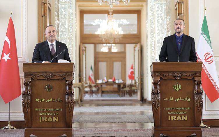 Çavusoglu Tahran’da Iranli mevkidasi Abdullahiyan ile görüstü!