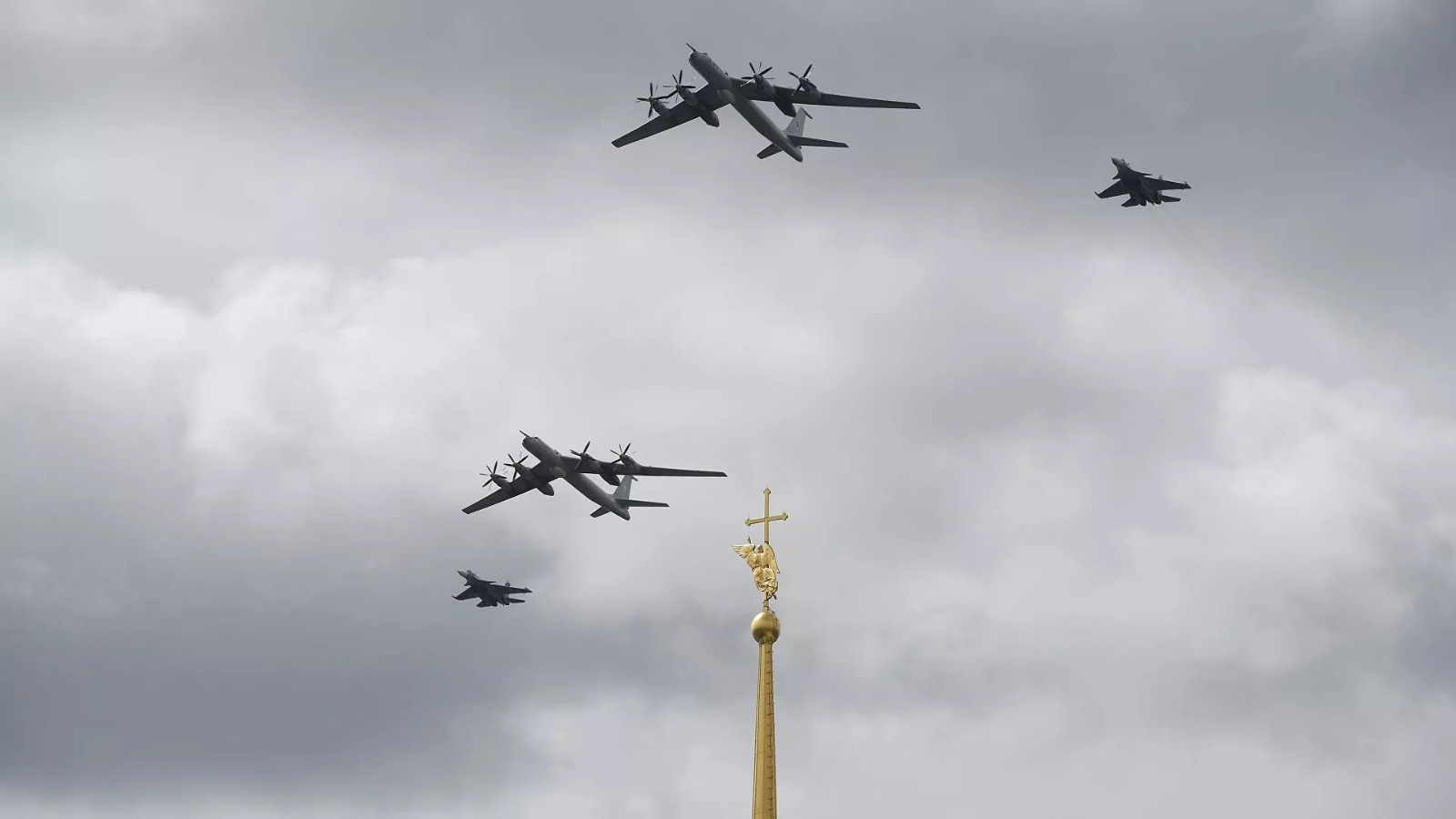 Rusya’nin bombardiman uçaklari Belarus hava sahasina girdi