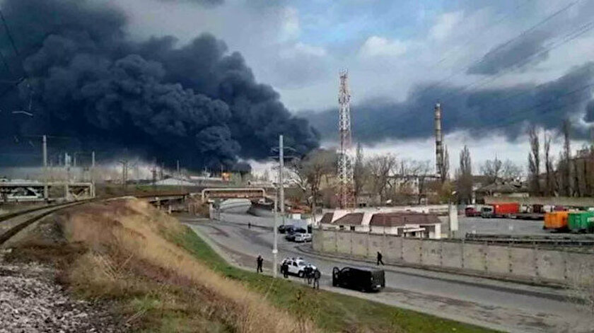 Ruslar, Odessa'da petrol rafinerisini vurdu!