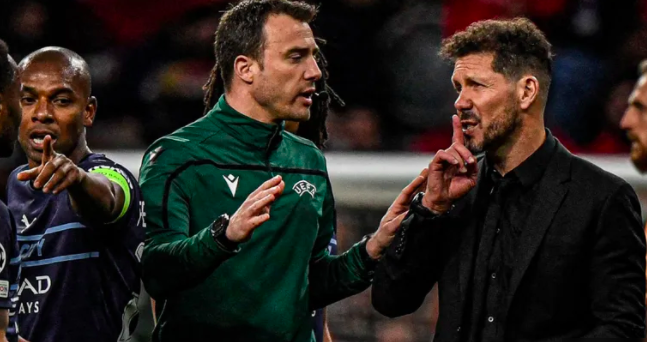 Madrid-City maçinda utanç gecesi: Kendi oyuncusuna saldirdi!