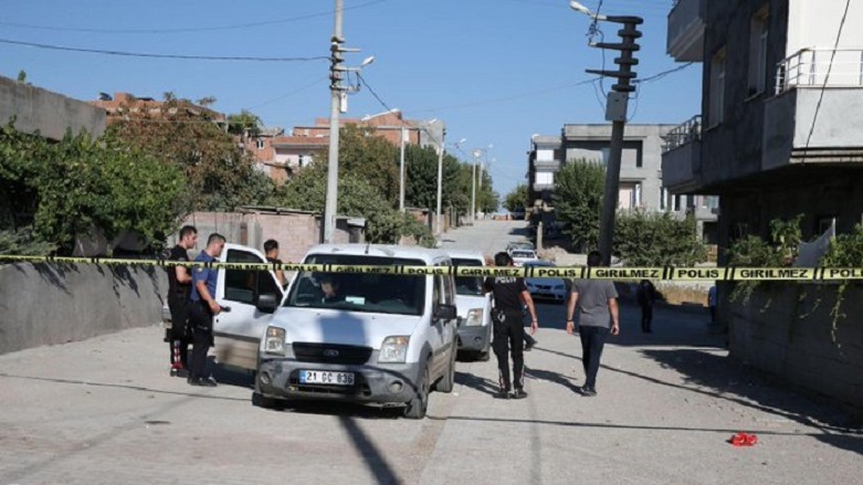 Diyarbakir'da baris yemeginde silahli kavga: 12 yarali!