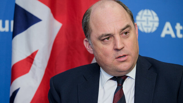 Ingiltere Savunma Bakani istifa etti!