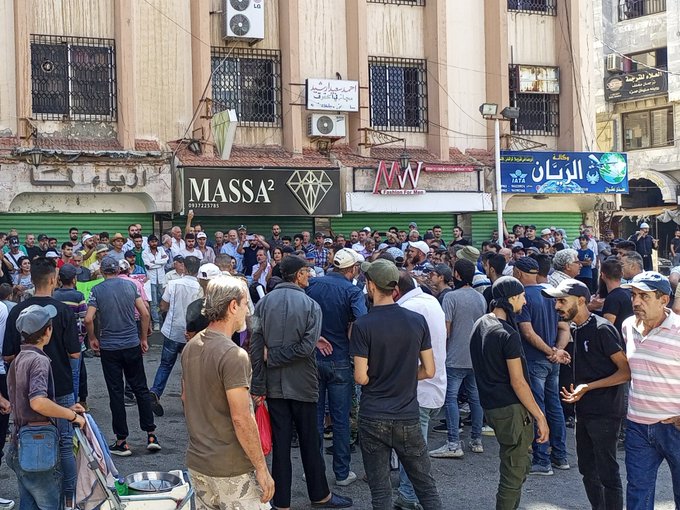 Suriye’de Esad karsiti gösteriler büyüyor! Halk sokaklara indi!