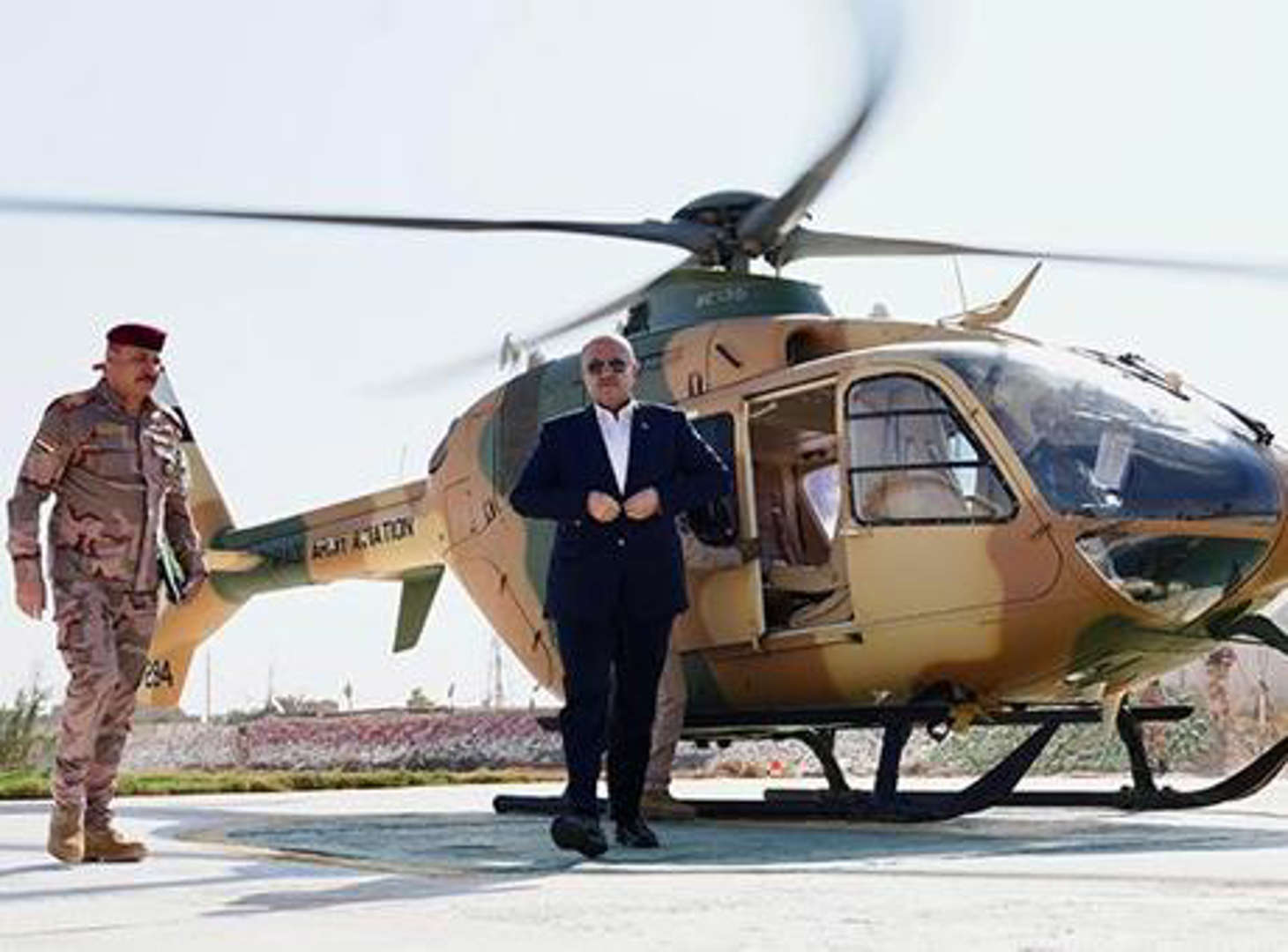 Irak savunma bakani saldiriya ugrayan ABD üssünü ziyaret etti