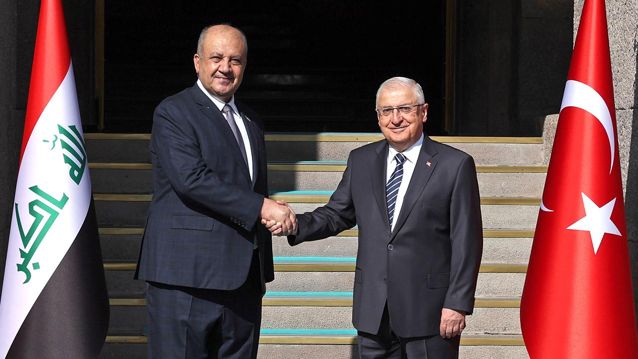 Irak Savunma Bakani ile Türkiye Milli Savunma Bakani görüstü