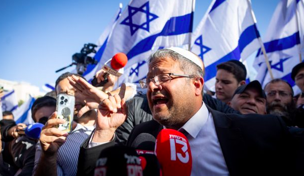 Israilli bakan: Esirler birakilmazsa Gazze’ye tonlarca bomba yagacak!