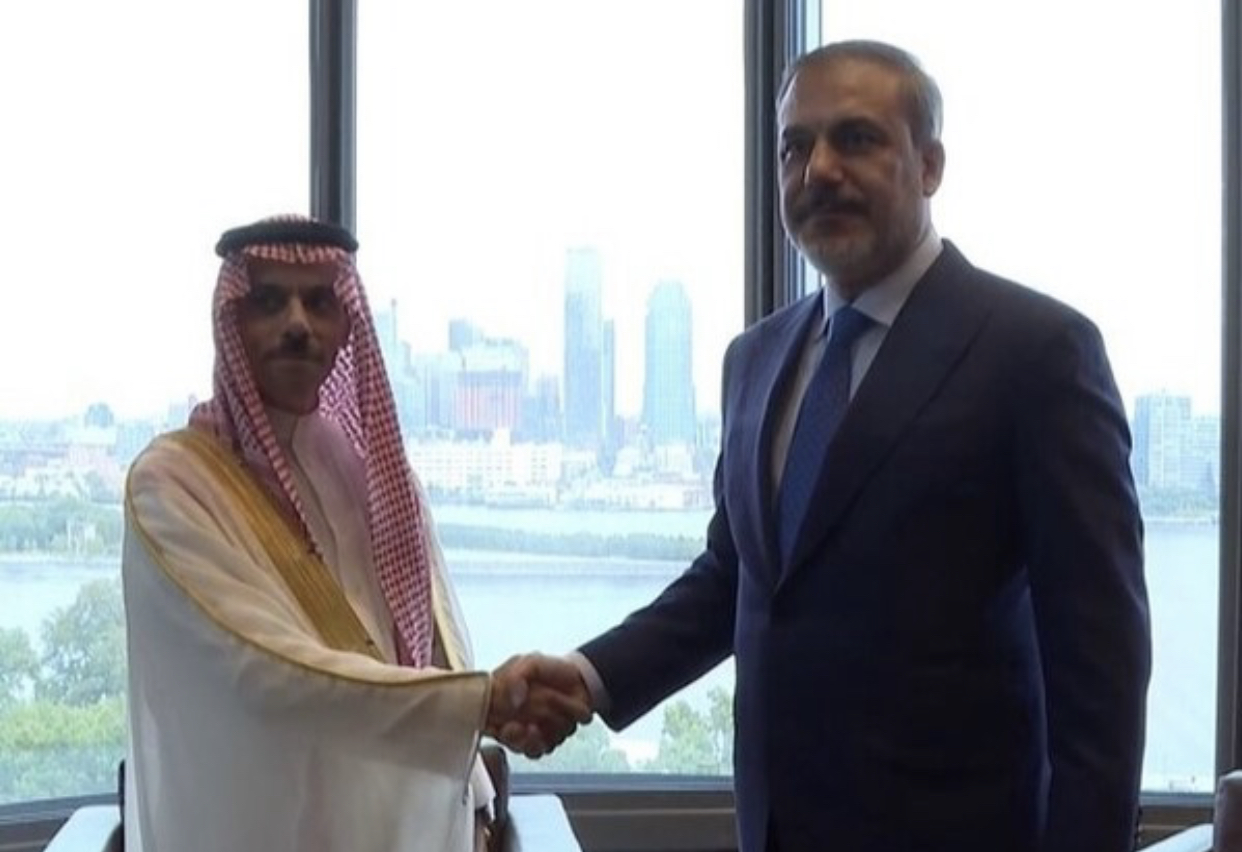 Wezîrê Derve yê Tirkiyê bi hevtayê xwe yê Siûdî re civiya