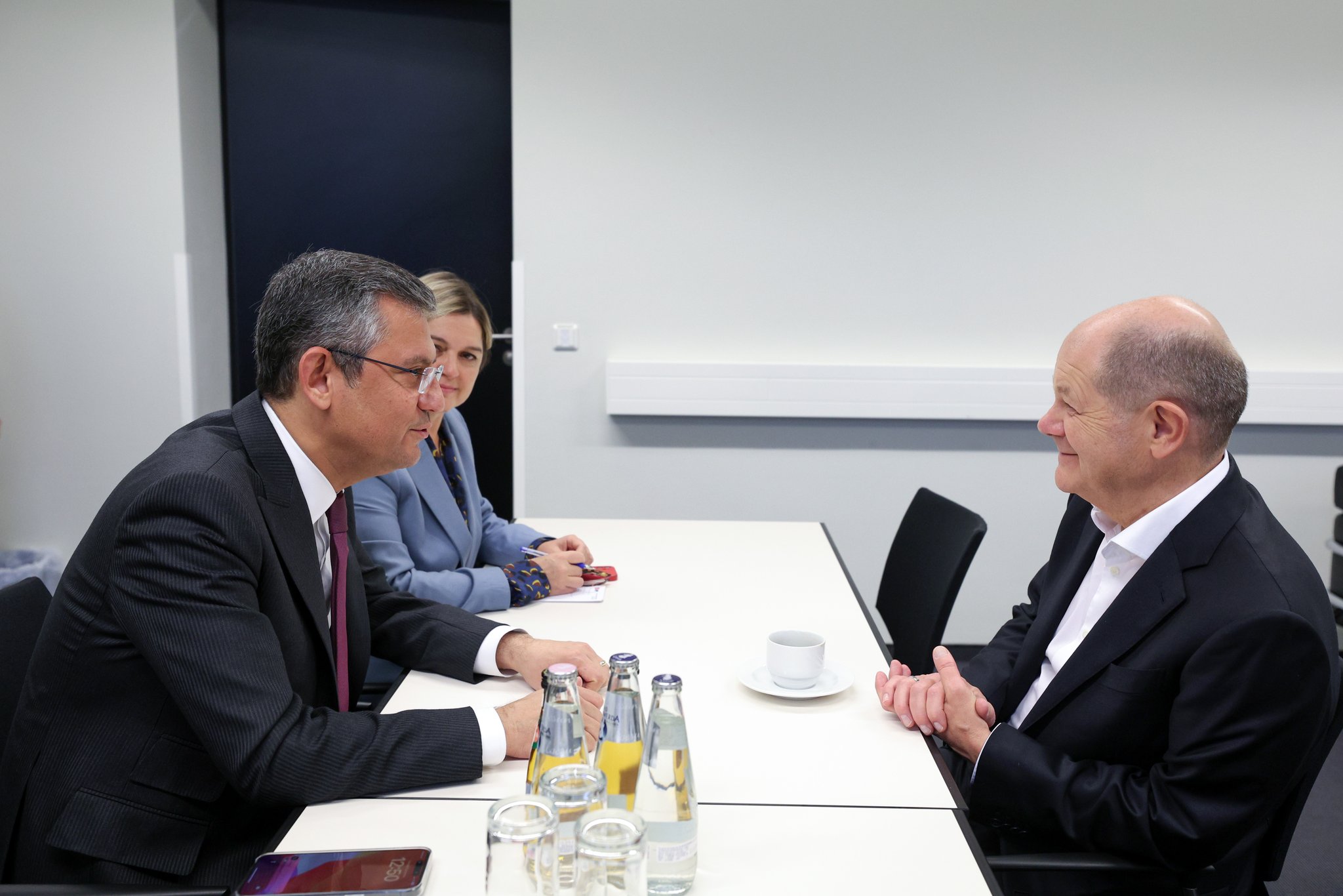 CHP Genel Baskani Özel, Almanya Basbakani Scholz ile görüstü
