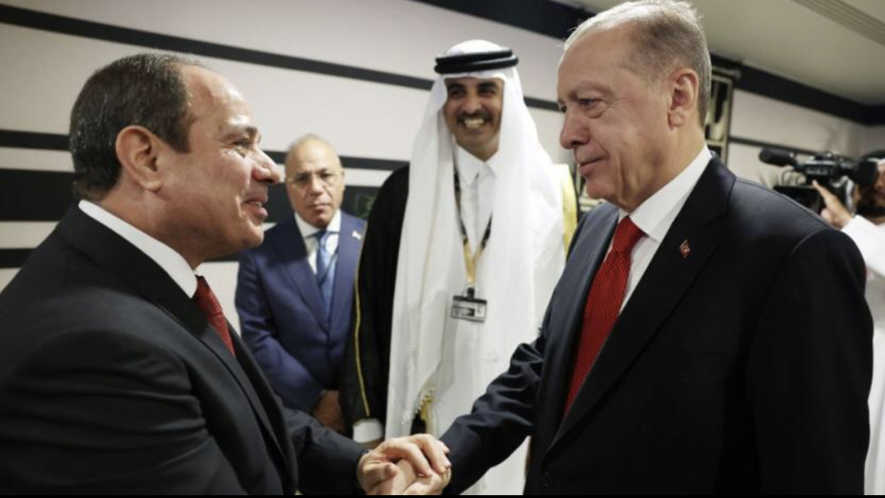 Erdogan serdana Misrê dike û bi Sîsî re dicive