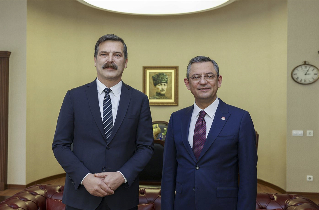 TIP lideri Erkan Bas, Özgür Özel’i ziyaret etti