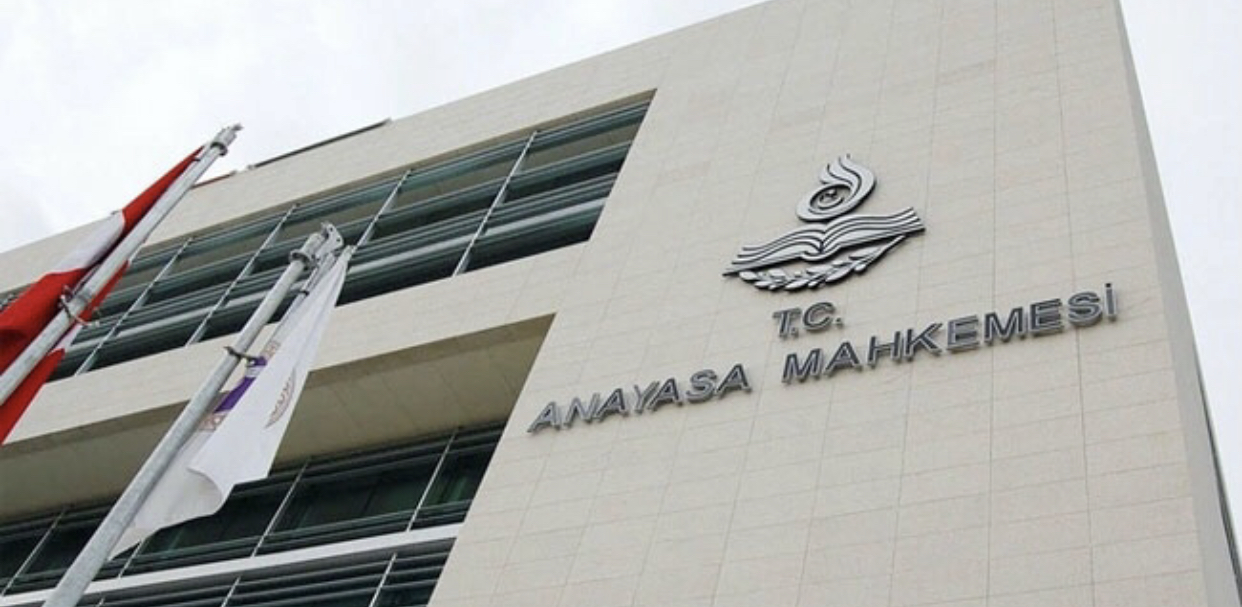 AYM’den üç parti hakkinda kapatma karari!