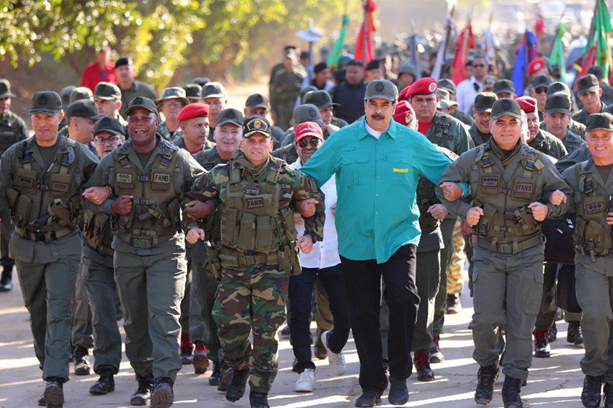 Beyaz Saray'dan Venezuela ordusuna: Terk edin...