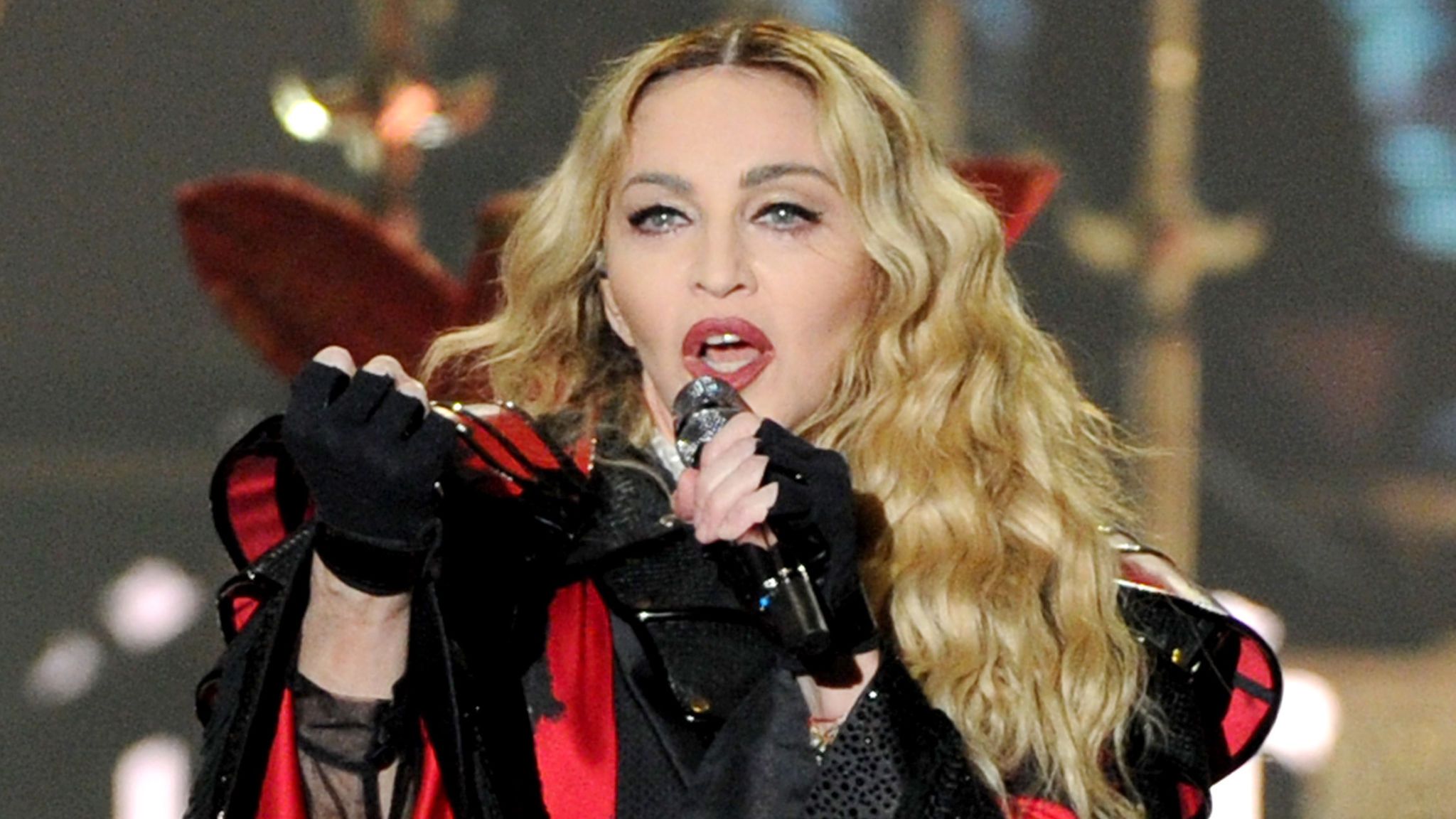 Pop kraliçesi Madonna’dan Filistinlilere, Israil yaniti