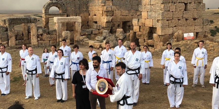 Diyarbakir’in tarihi Zerzevan Kalesinde Alman taekwondocular