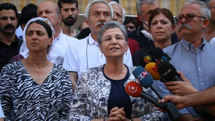 Diyarbakir’da toplanan HDP’den Barzani’ye: Tek bir irade olalim