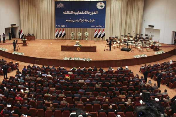 Irak Parlamentosu’nda Kürdistan bayragi krizi yasandi