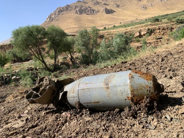 لە سنووری باڵەكایەتی بۆمبێكی ناپاڵم لەناوبردرا